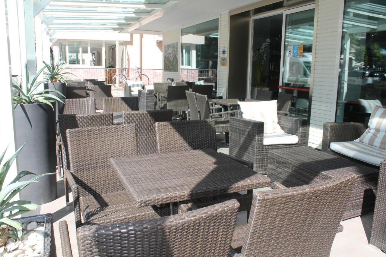 Hotel Vernel Rimini Bagian luar foto