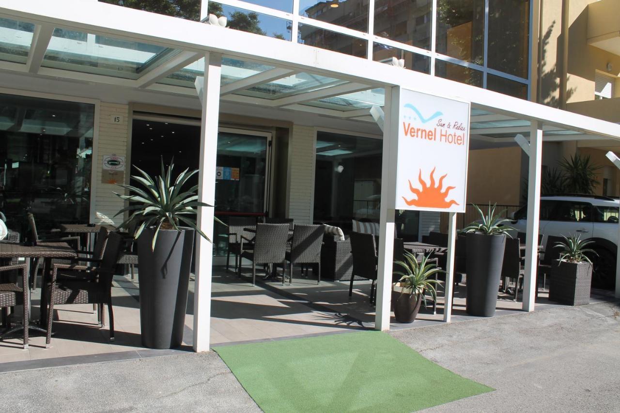 Hotel Vernel Rimini Bagian luar foto