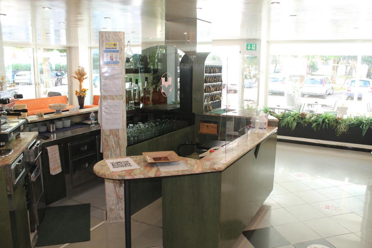 Hotel Vernel Rimini Bagian luar foto