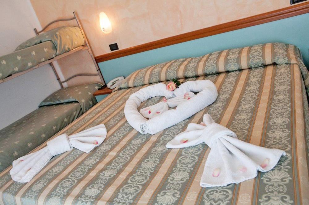 Hotel Vernel Rimini Bagian luar foto