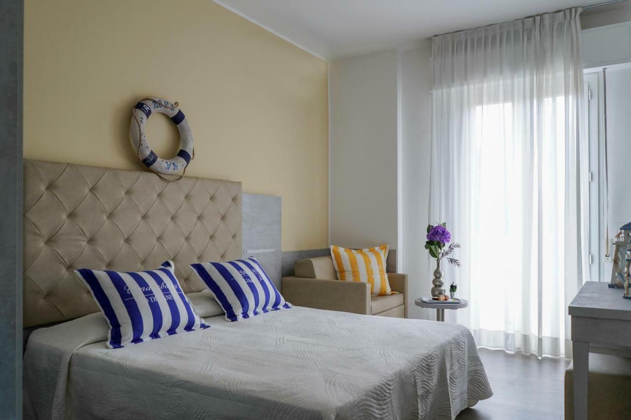 Hotel Vernel Rimini Bagian luar foto
